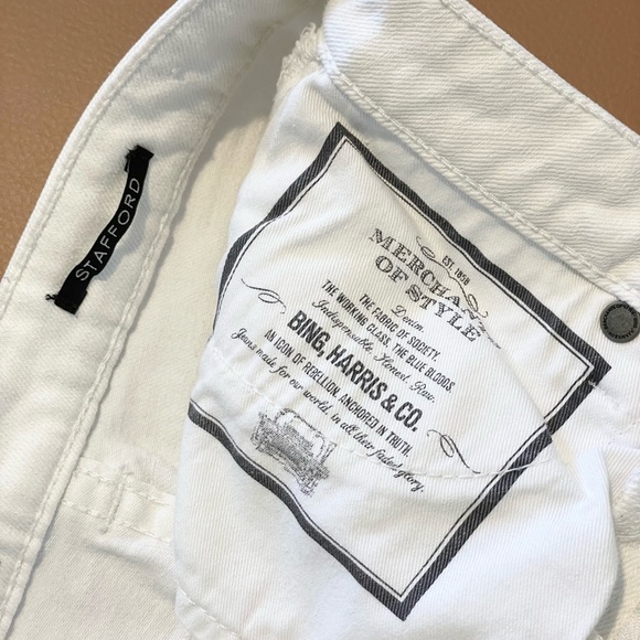 Woman White Distressed Jean Shorts. Size 23 W. - Picture 4 of 6